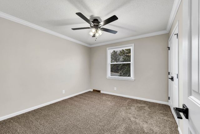 139 W Regent Dr, Clarksville, TN 37043