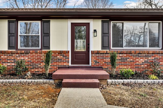 139 W Regent Dr, Clarksville, TN 37043