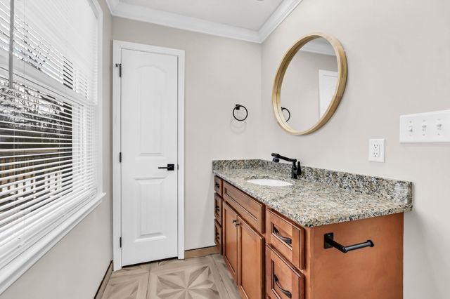 139 W Regent Dr, Clarksville, TN 37043