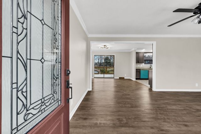 139 W Regent Dr, Clarksville, TN 37043