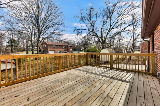 139 W Regent Dr, Clarksville, TN 37043