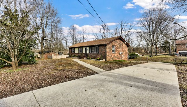 139 W Regent Dr, Clarksville, TN 37043