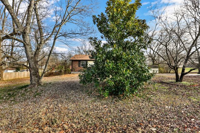 139 W Regent Dr, Clarksville, TN 37043