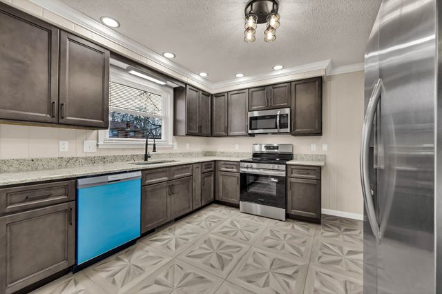 139 W Regent Dr, Clarksville, TN 37043