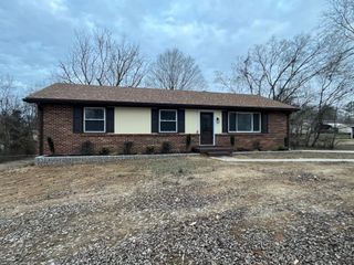 139 W Regent Dr, Clarksville, TN 37043