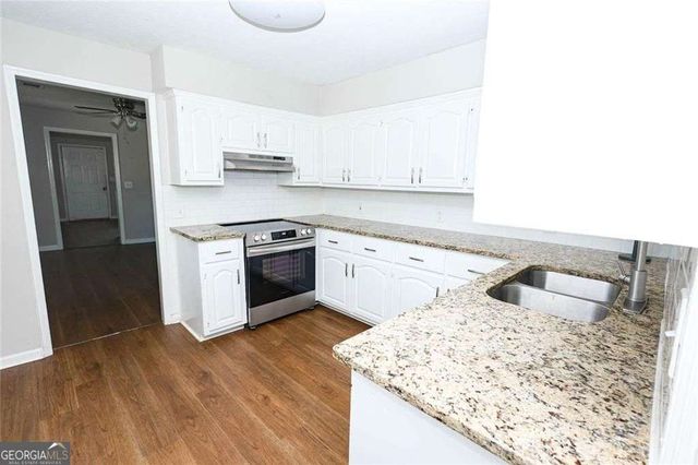 218 E East Bonacre Road, Cataula, GA 31804