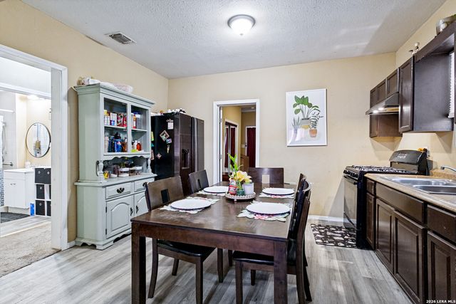 522 E WHITTIER ST, San Antonio, TX 78210