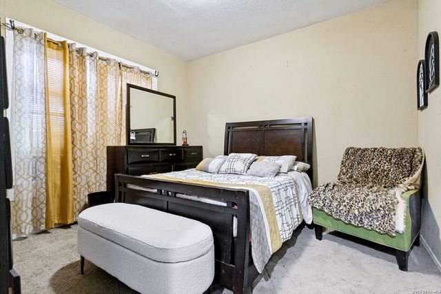 522 E WHITTIER ST, San Antonio, TX 78210