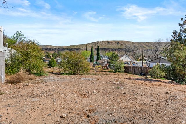 120 N 325 W, Hurricane, UT 84737
