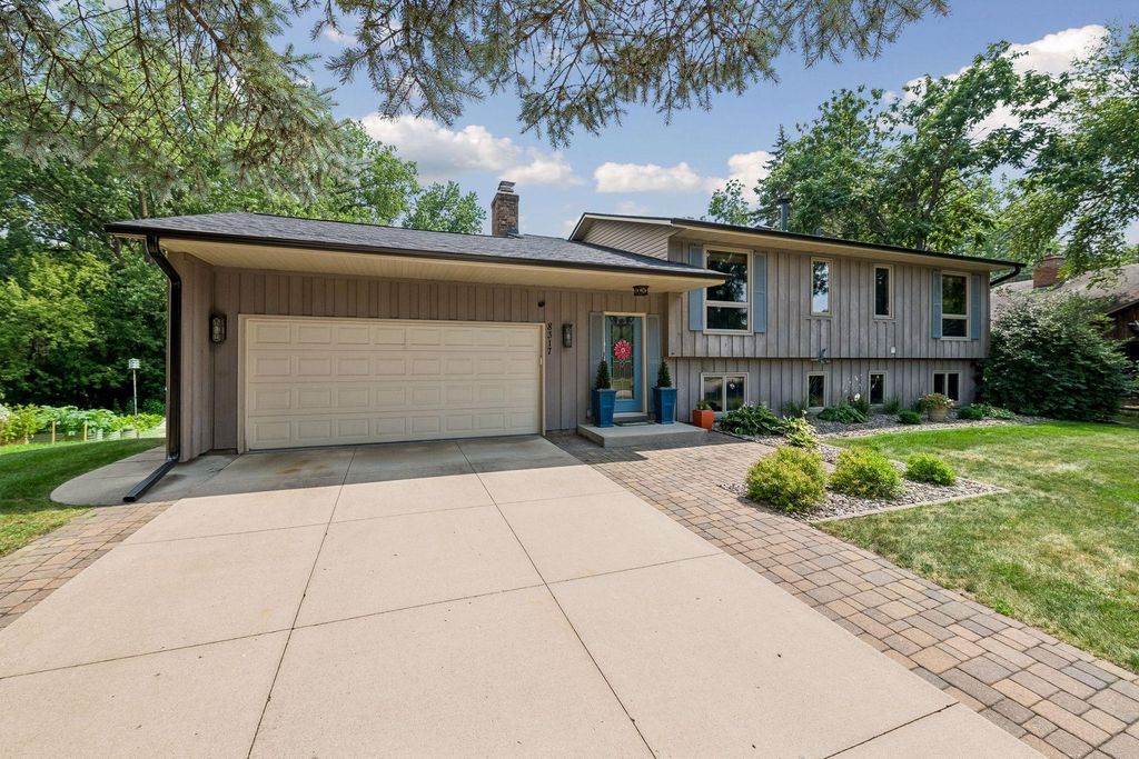 8317 W 103rd Street, Bloomington, MN 55438