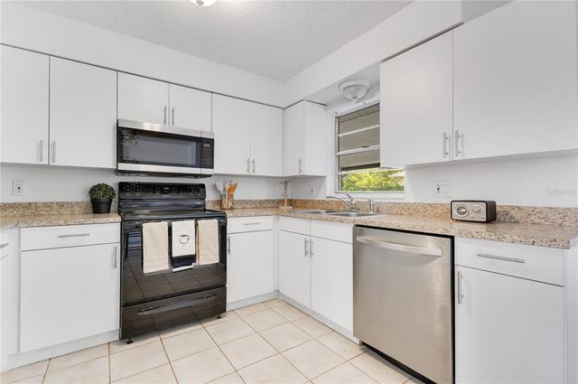 1340 BAKERSFIELD AVENUE, Deltona, FL 32725
