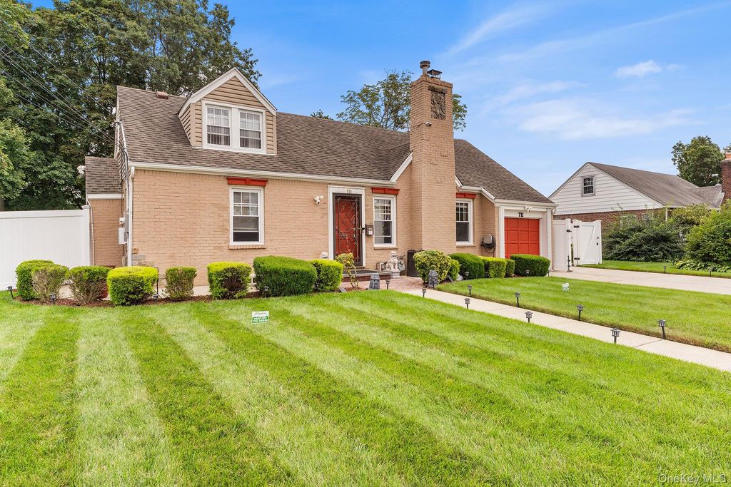 711 Charter Court, Uniondale, NY 11553 — photo 2