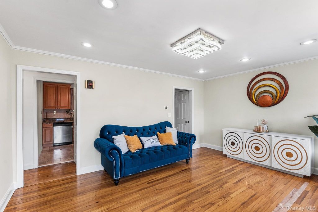 711 Charter Court, Uniondale, NY 11553 — photo 5