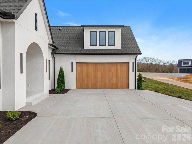 140 Golden Pasture Drive, Fletcher, NC 28732