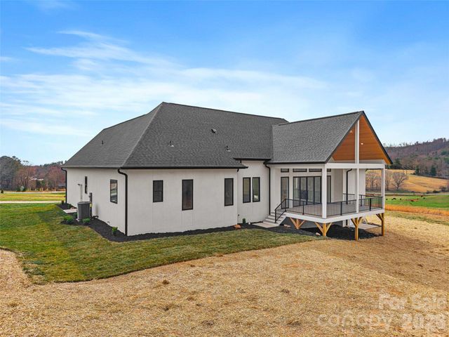 140 Golden Pasture Drive, Fletcher, NC 28732