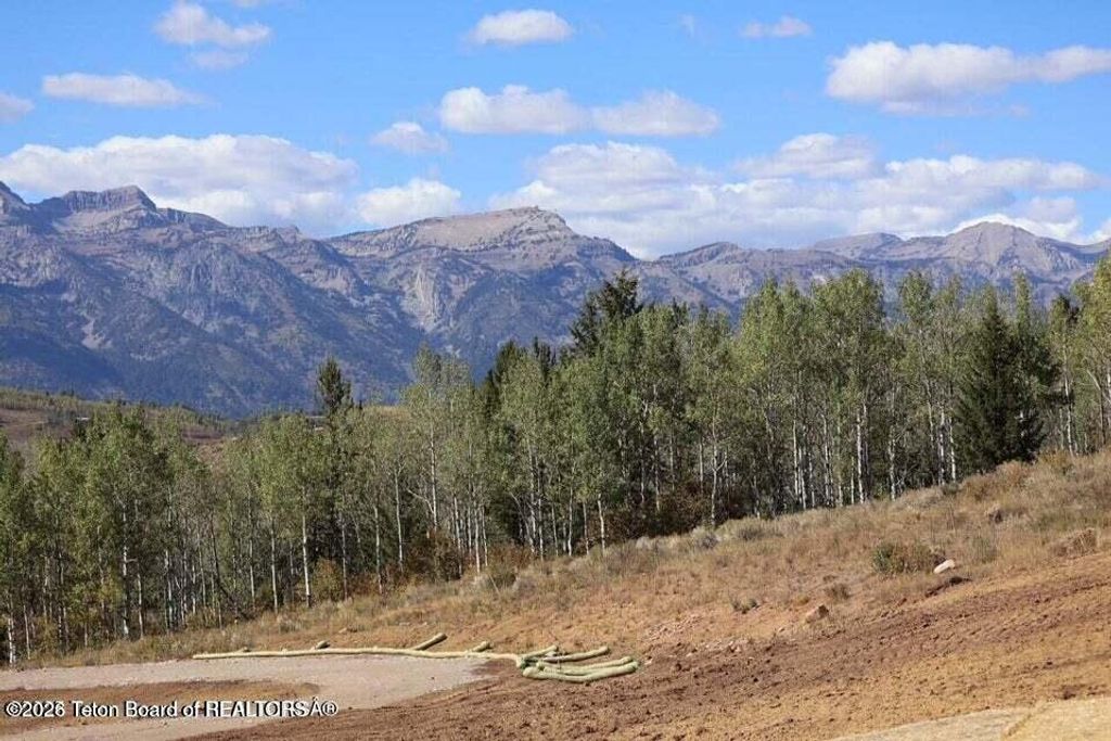405 W SADDLE BUTTE Drive, Jackson, WY 83001 photo 2