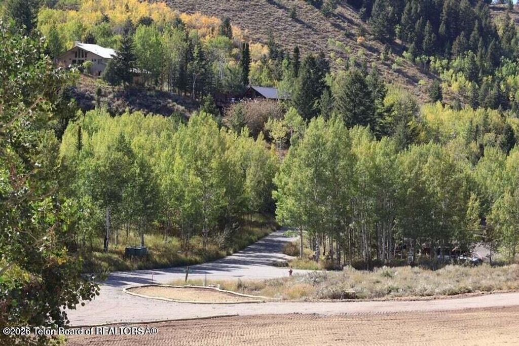 405 W SADDLE BUTTE Drive, Jackson, WY 83001 photo 6
