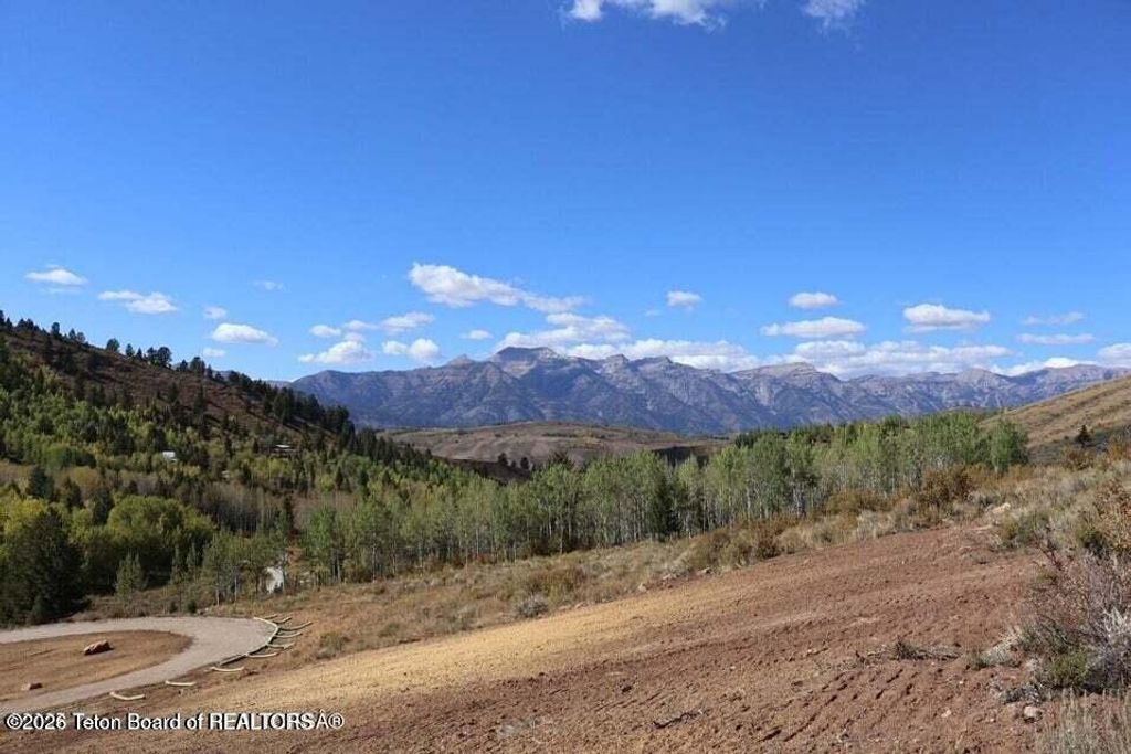 405 W SADDLE BUTTE Drive, Jackson, WY 83001 photo 7