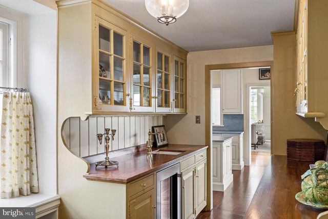 2950 WINDY BUSH RD, Newtown, PA 18940