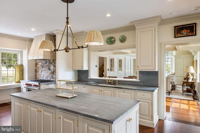 2950 WINDY BUSH RD, Newtown, PA 18940