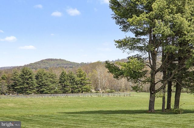2950 WINDY BUSH RD, Newtown, PA 18940