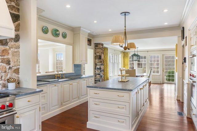 2950 WINDY BUSH RD, Newtown, PA 18940