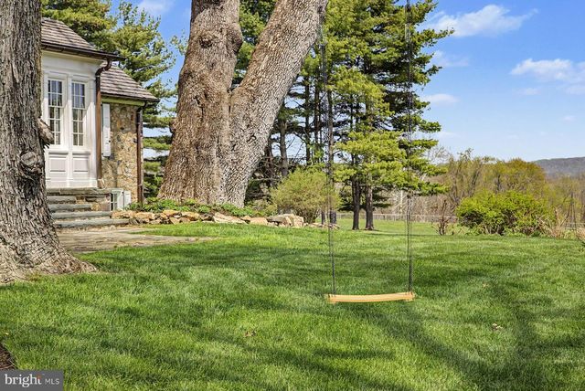 2950 WINDY BUSH RD, Newtown, PA 18940