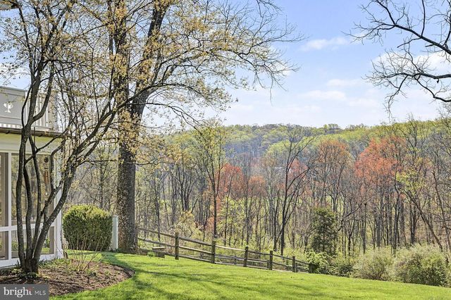 2950 WINDY BUSH RD, Newtown, PA 18940