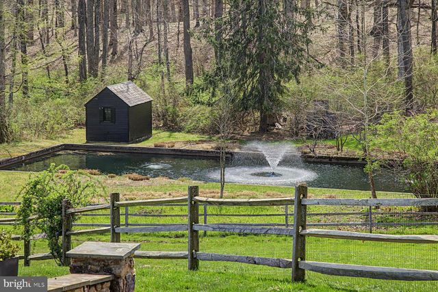 2950 WINDY BUSH RD, Newtown, PA 18940