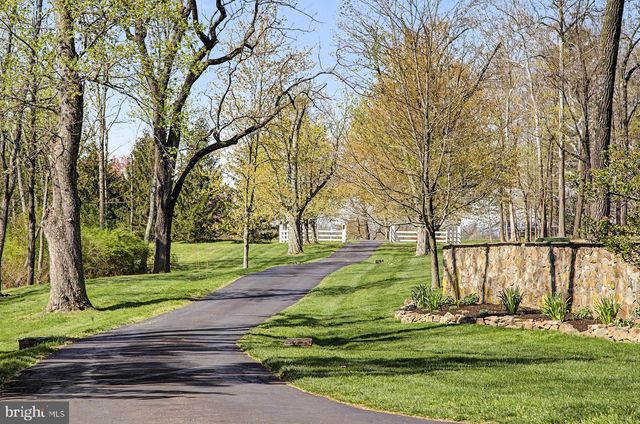 2950 WINDY BUSH RD, Newtown, PA 18940