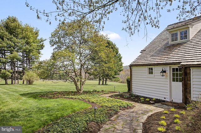 2950 WINDY BUSH RD, Newtown, PA 18940