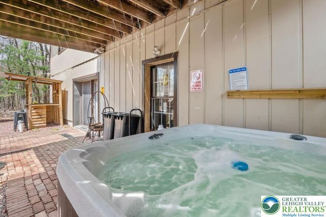 70 Pineknoll Drive, Kidder Twp, PA 18235