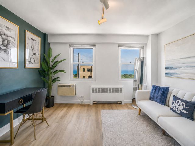 2909 N Sheridan Road 1702, Chicago, IL 60657
