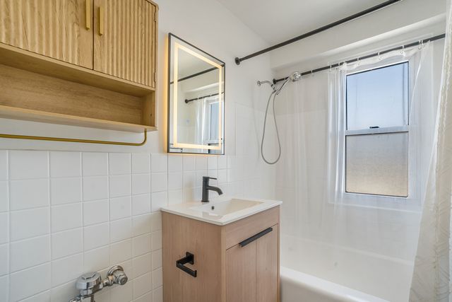 2909 N Sheridan Road 1702, Chicago, IL 60657