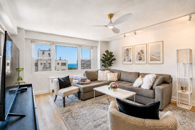 2909 N Sheridan Road 1702, Chicago, IL 60657