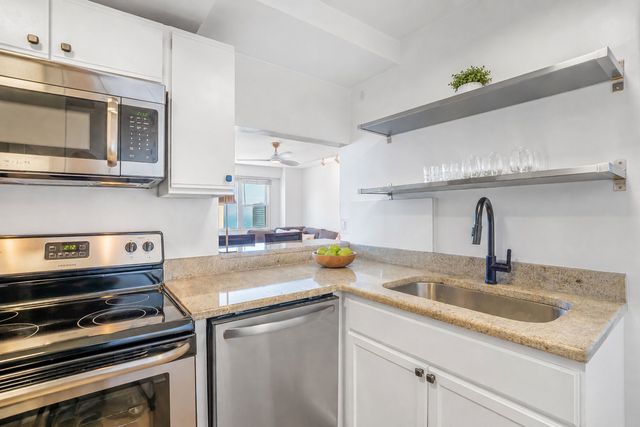 2909 N Sheridan Road 1702, Chicago, IL 60657
