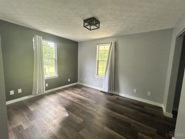 10092 North Shore Drive, Hillsboro, OH 45133