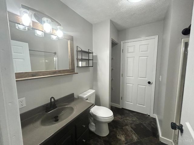 10092 North Shore Drive, Hillsboro, OH 45133