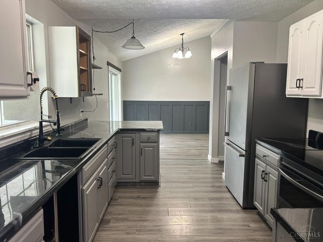 10092 North Shore Drive, Hillsboro, OH 45133