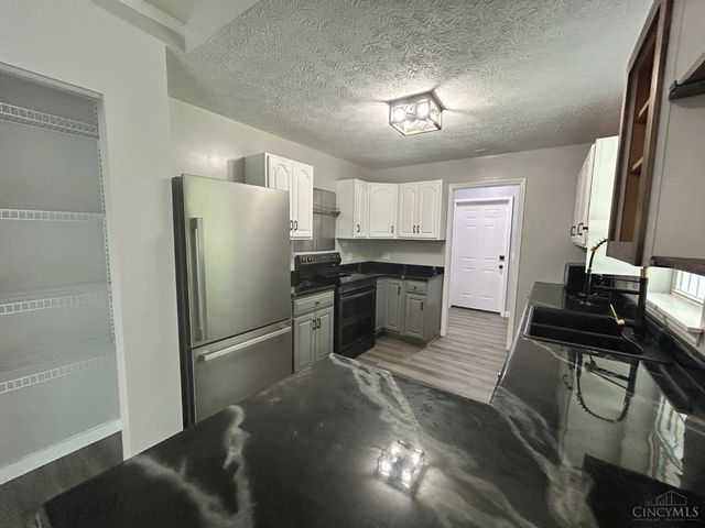 10092 North Shore Drive, Hillsboro, OH 45133