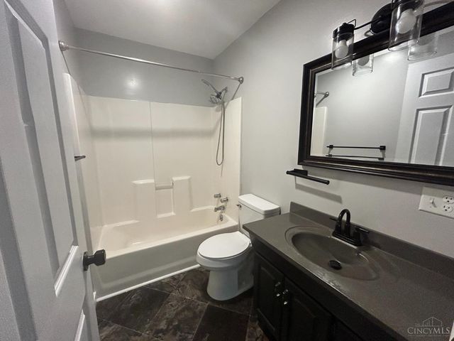 10092 North Shore Drive, Hillsboro, OH 45133