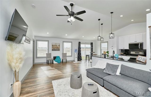 28723 Woodland Heights Drive, Warrenton, MO 63383