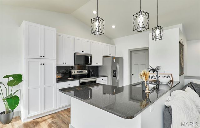 28723 Woodland Heights Drive, Warrenton, MO 63383