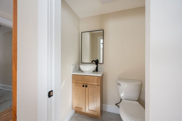 443 Thompson St, Halifax, MA 02338