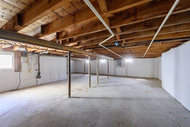 443 Thompson St, Halifax, MA 02338