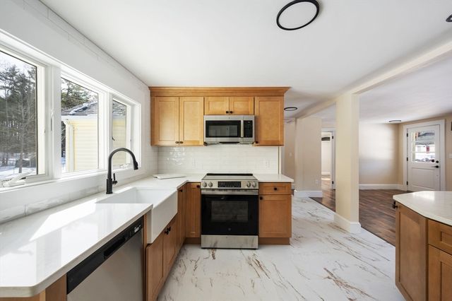 443 Thompson St, Halifax, MA 02338