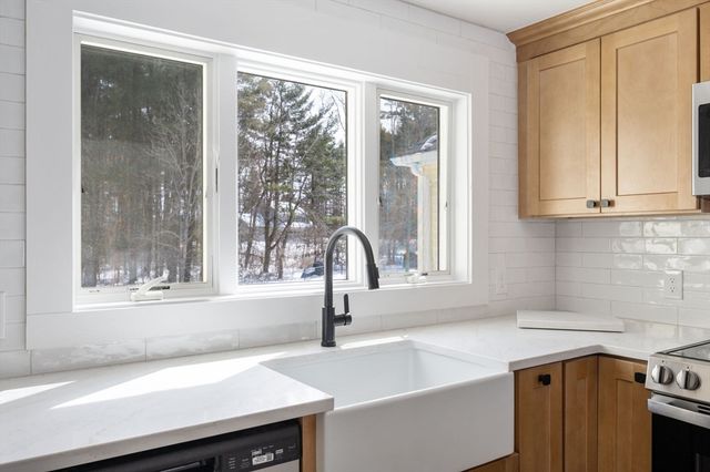 443 Thompson St, Halifax, MA 02338