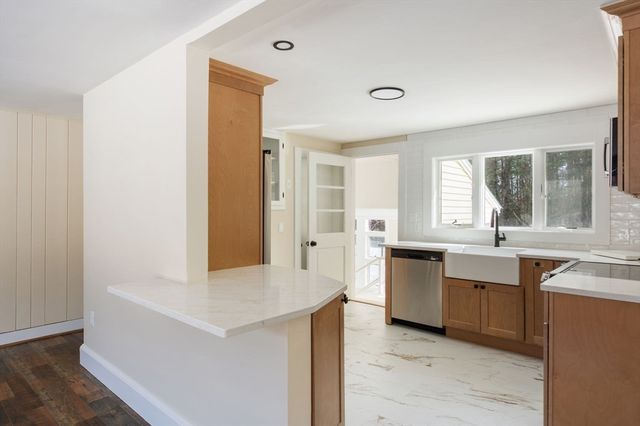 443 Thompson St, Halifax, MA 02338