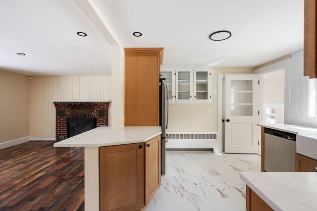 443 Thompson St, Halifax, MA 02338