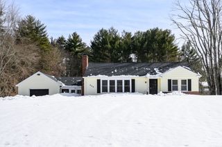 443 Thompson St, Halifax, MA 02338